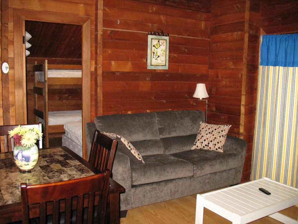 Forest Lake Camping Resort Lakefront Cabin 8 Advance Exterior photo
